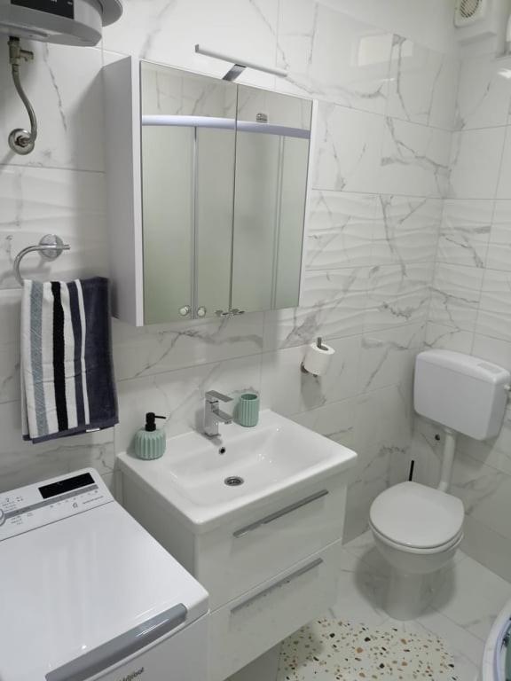 Studio Apartman Maria Apartment Kastela Exterior photo